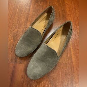 Vionic Women’s Green Velvet Loafers